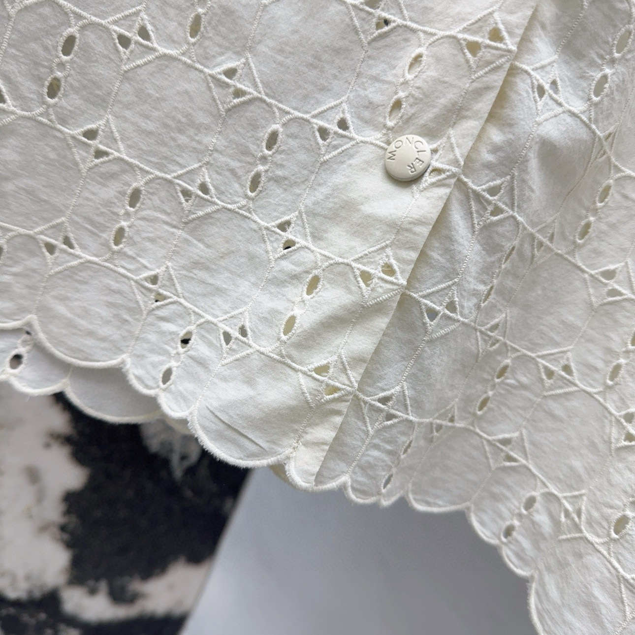 Stylish Women’s Suit Set: Embroidered Shirts and Loose Waist Shorts for Vacation - 图片 7