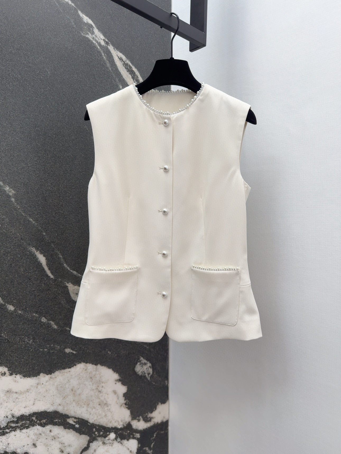Innovative Women’s Fashion: “Choco” Girl in “Full-Scrap” Suit for 25SS Collection - 图片 2