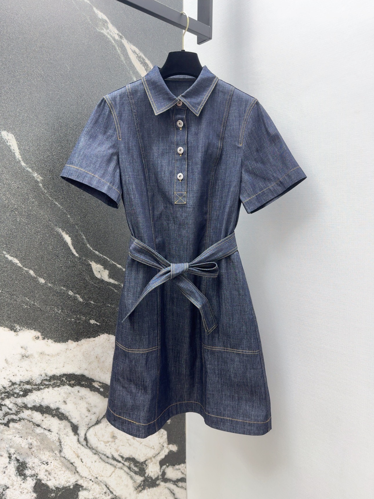 BV 25SS New Cyanide-Coloured Women’s Suit: Spring & Summer Fashion with A-Type Design