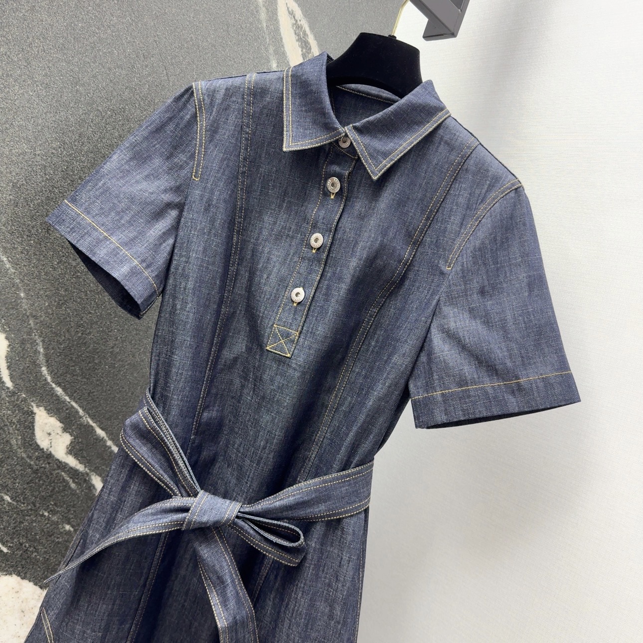 BV 25SS New Cyanide-Coloured Women’s Suit: Spring & Summer Fashion with A-Type Design - 图片 2