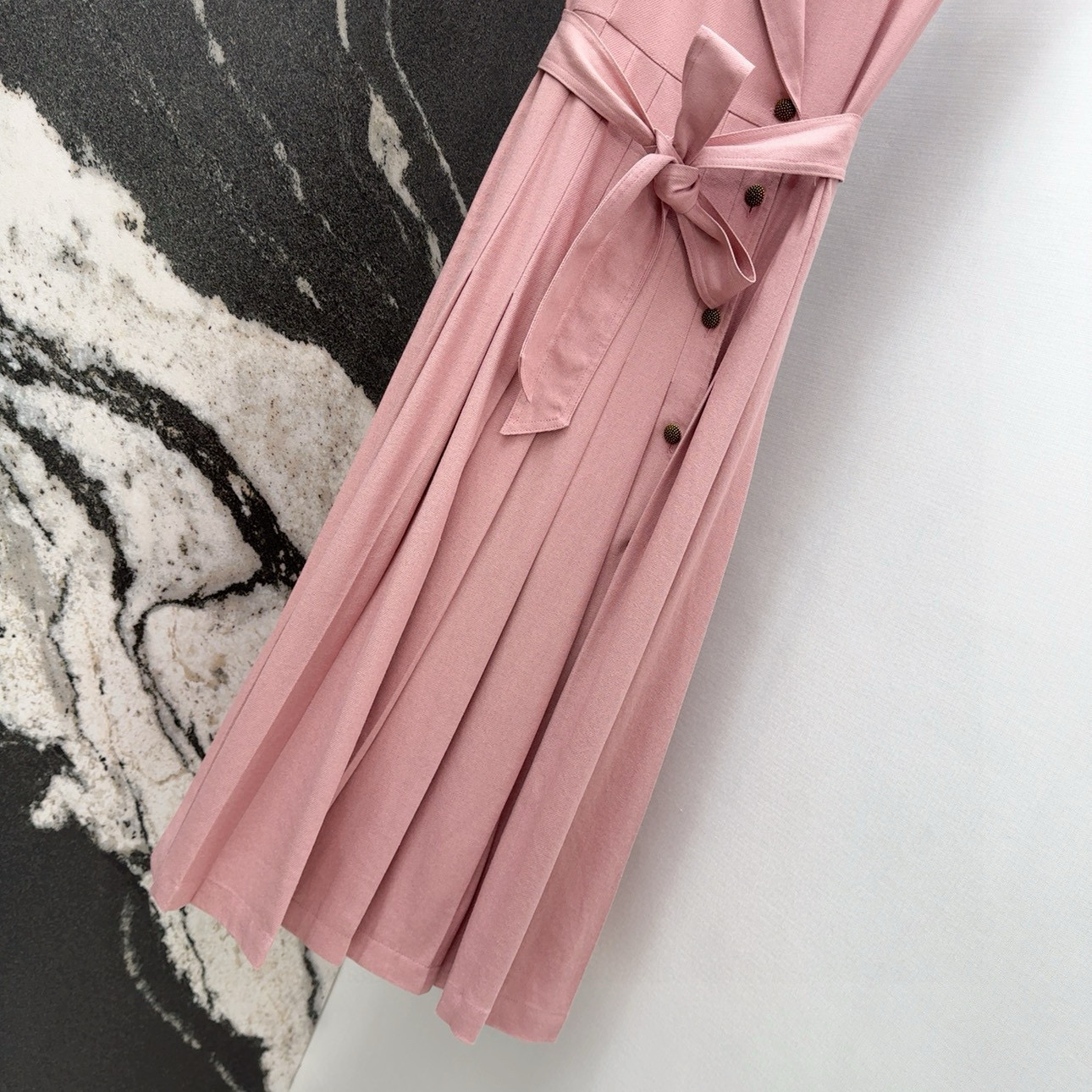 High-Intelligence Spring/Summer Clothes: Simple Style, Lotus Buttons, Elegant Skirts - 图片 4