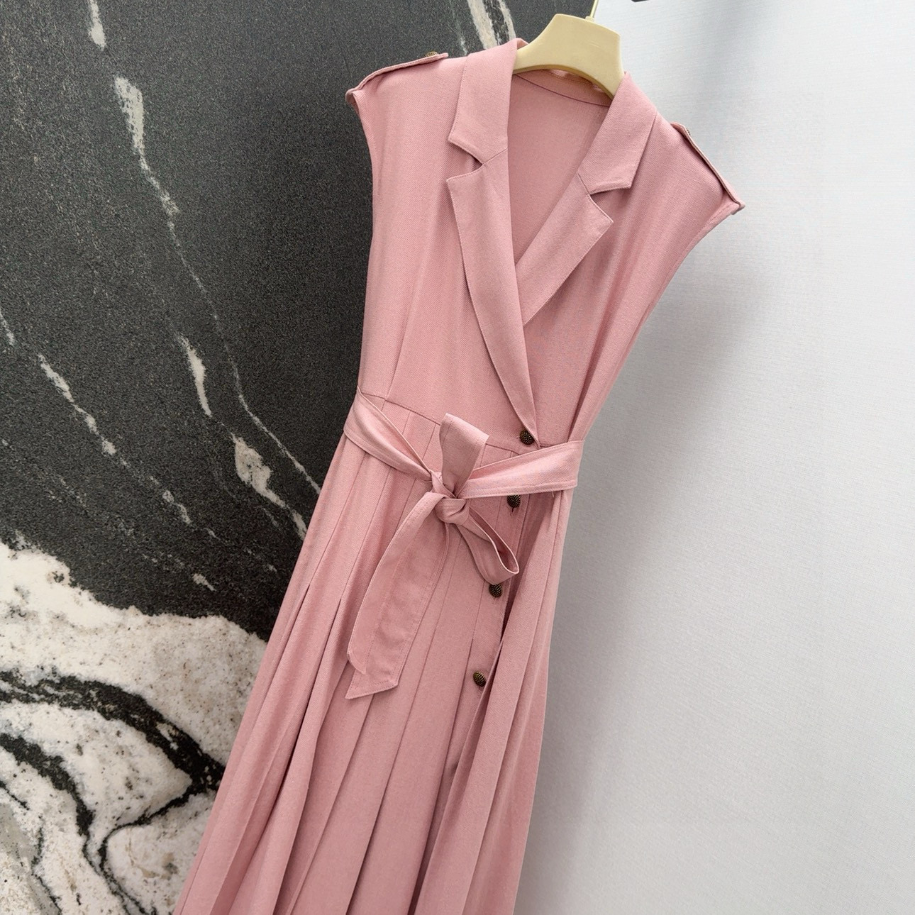 High-Intelligence Spring/Summer Clothes: Simple Style, Lotus Buttons, Elegant Skirts - 图片 2