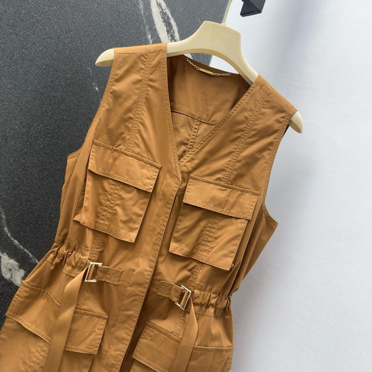 Spring/Summer 25SS Feminine Suit Collection: Stylish, Deconstructed, High-End, Waistline Emphasis, Retro-Chic Leisure Wear. - 图片 3