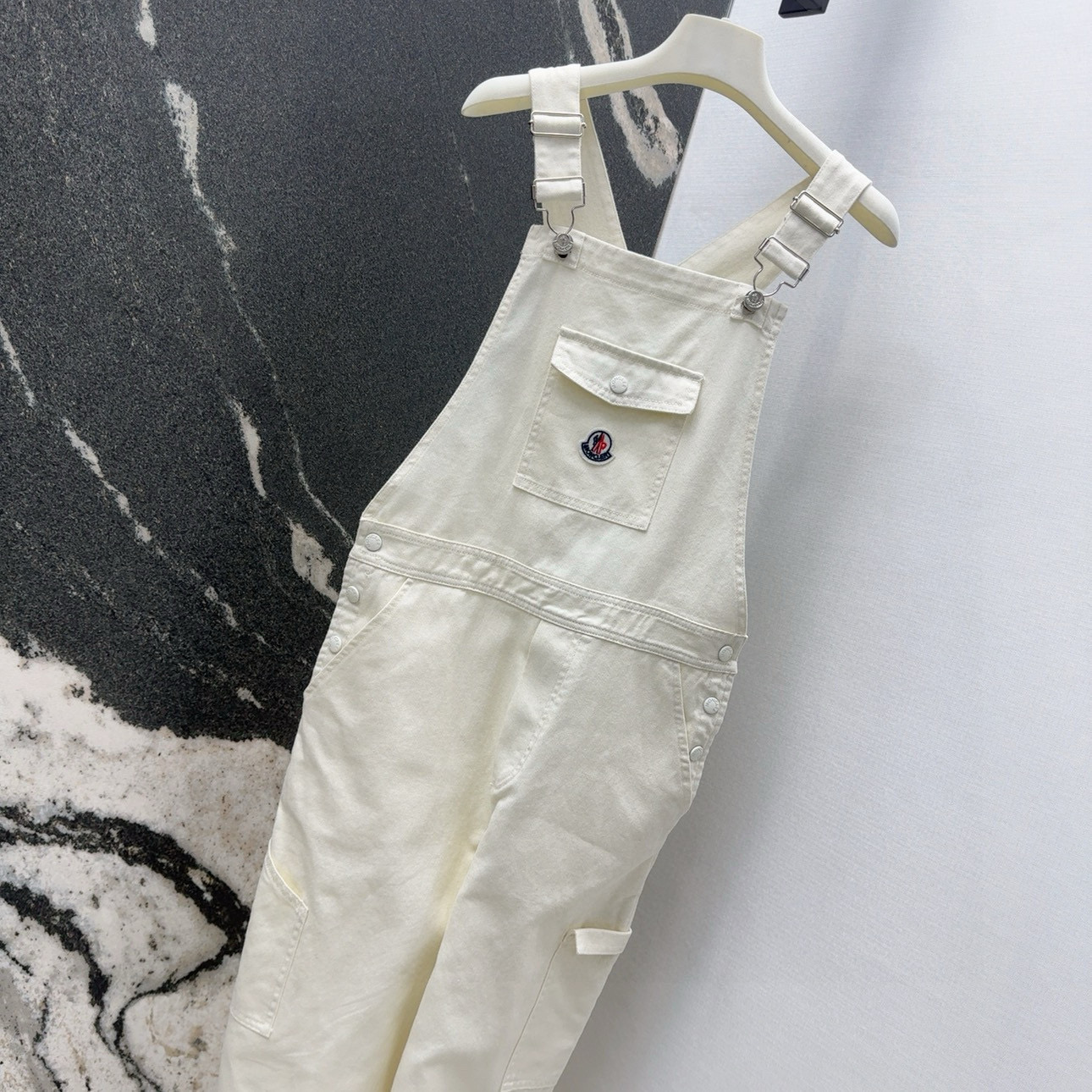 Stylish Spring/Summer Female Suit: Glitter, Jeans, Custom Hardware, Adjustable Belts, Visually Lengthening Legs. - 图片 2