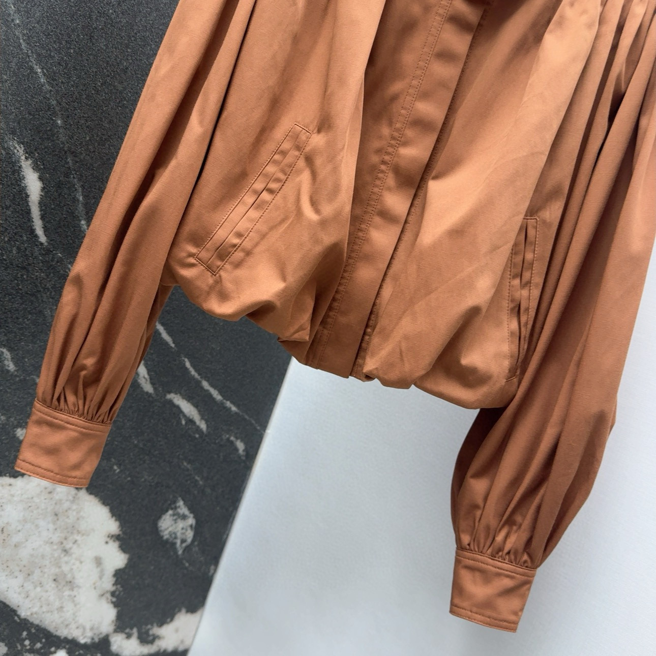 Chic and Stylish One-Size-Fits-All Dress with Elegant Collar Cage and Wrinkled Jackets - 图片 5