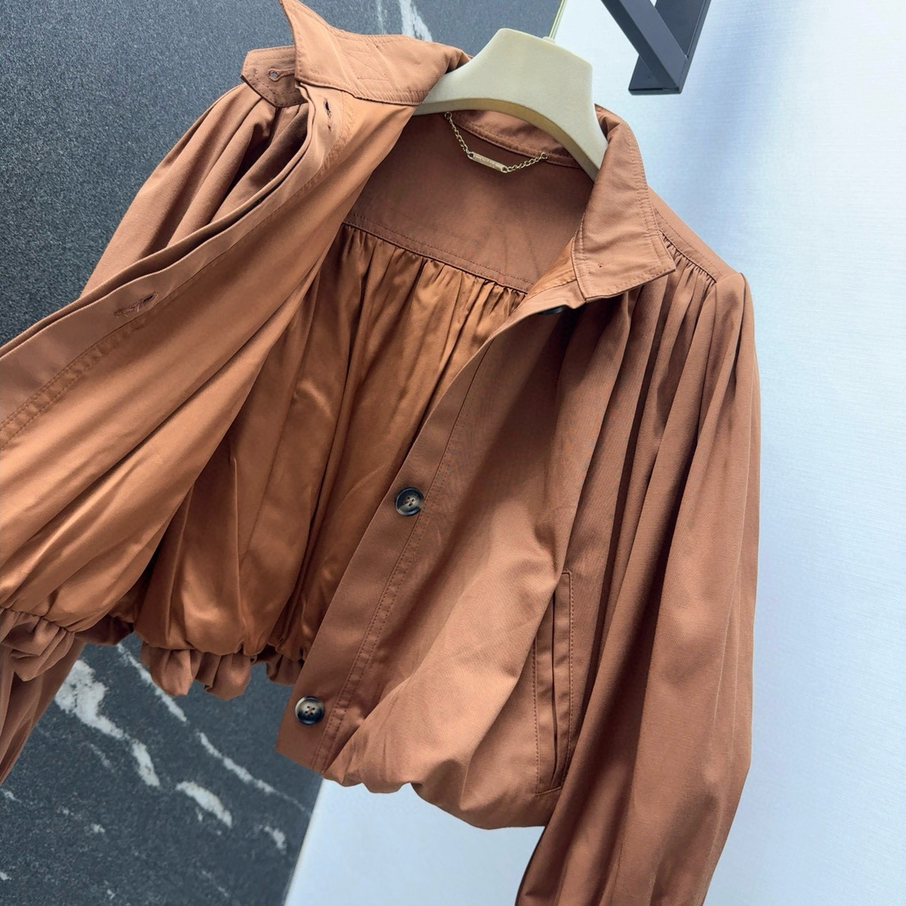 Chic and Stylish One-Size-Fits-All Dress with Elegant Collar Cage and Wrinkled Jackets - 图片 7