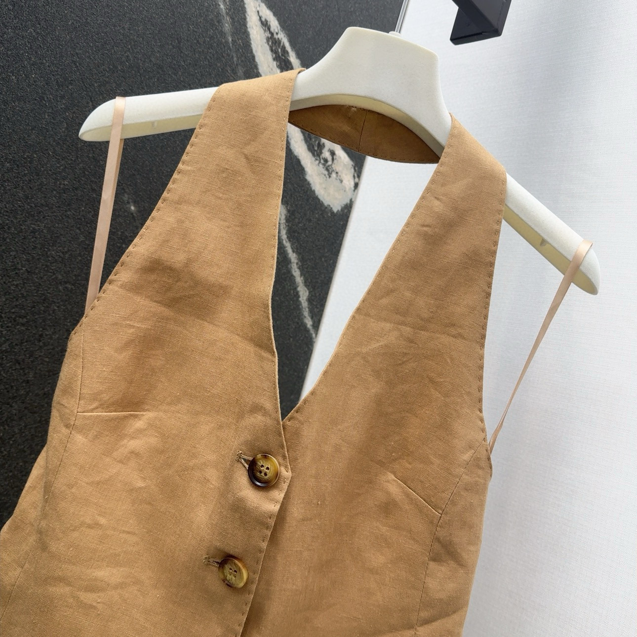 “Max 25SS Female Suit: Resurgent Spring-Summer Design with Luxurious Simplicity” - 图片 3