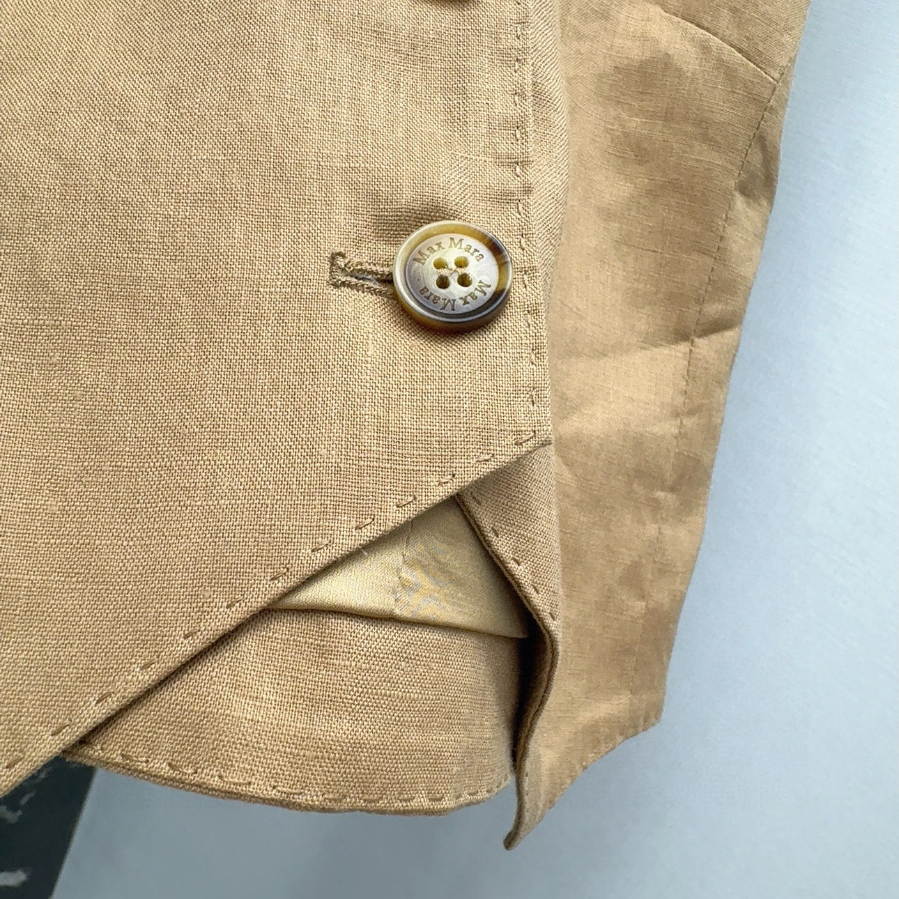 “Max 25SS Female Suit: Resurgent Spring-Summer Design with Luxurious Simplicity” - 图片 6