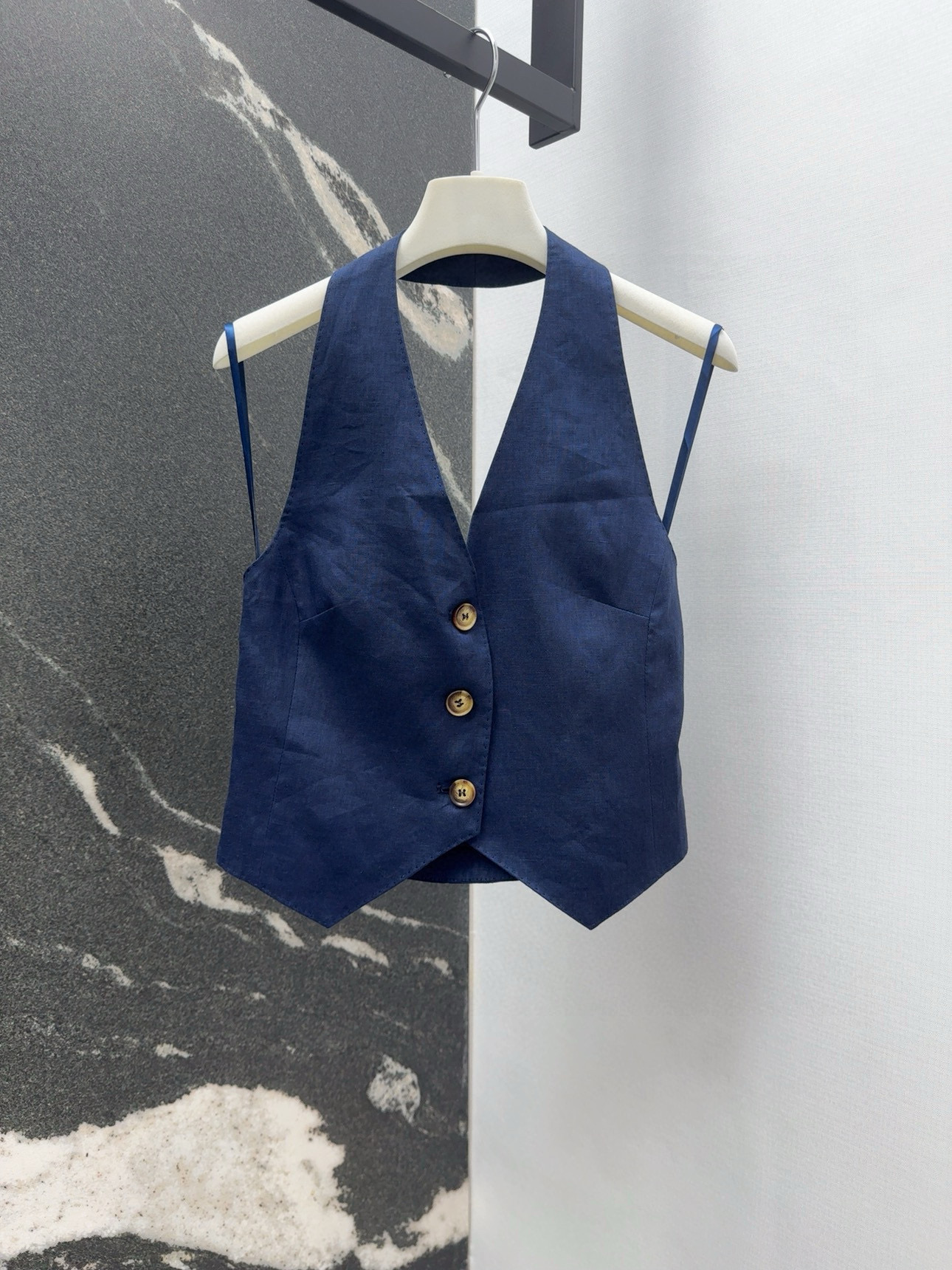 “MAX 25SS Female Suit: Resurgent Spring-Summer Design with Light-Wielding, Super-Simplistic Luxuries”