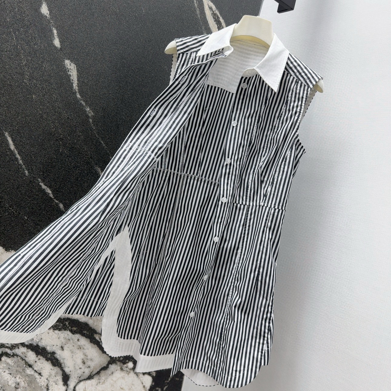 Spring/Summer Psychic Women’s Clothes: Air-Tangled Dress, Stylish Waist Shorts, Eye-Catching Black & White Elements - 图片 7