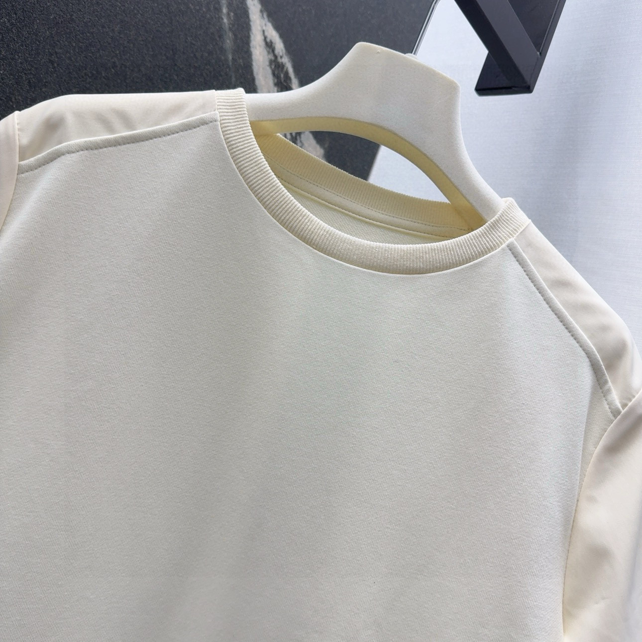 Trendy Spring/Summer Collection: Nylon Bubble-Sleeved Shirts and Loose Waist Shorts - 图片 4