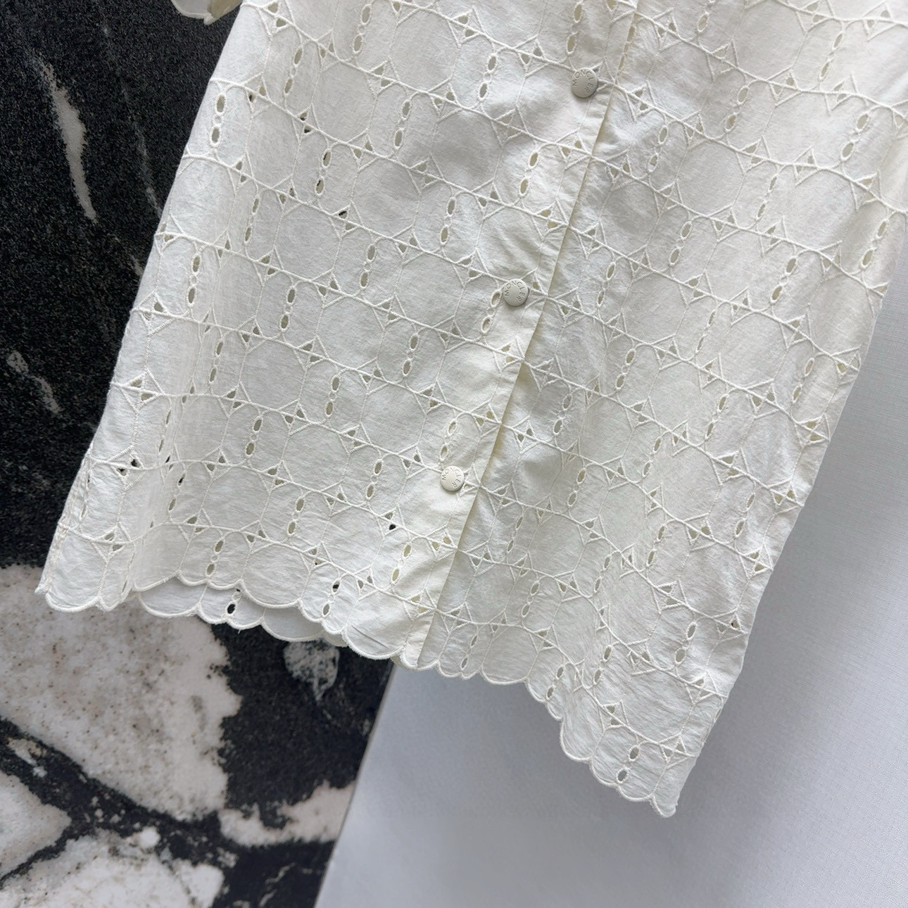 Stylish Women’s Suit: Embroidered Shirts and Loose Shorts for Summer Vacation - 图片 6