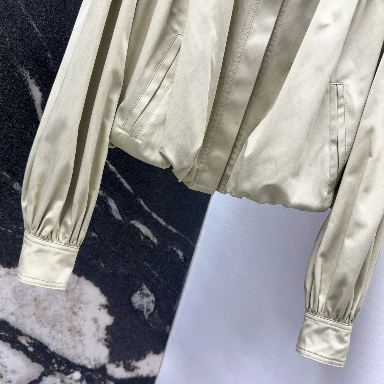 Chic Cropped Jacket with Lantern Sleeves - Elegant & Modern Spring Style 6 i1753329530401 1988 0 4