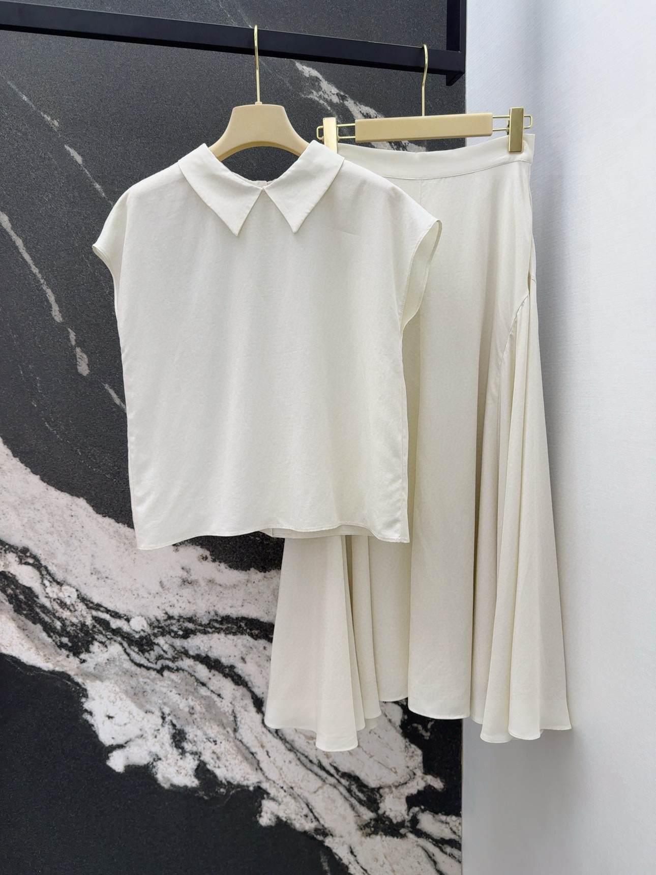 High-Intelligence Lady Dress: Elegant, Fascist Vibe with Cosmopolitan Design - 图片 1