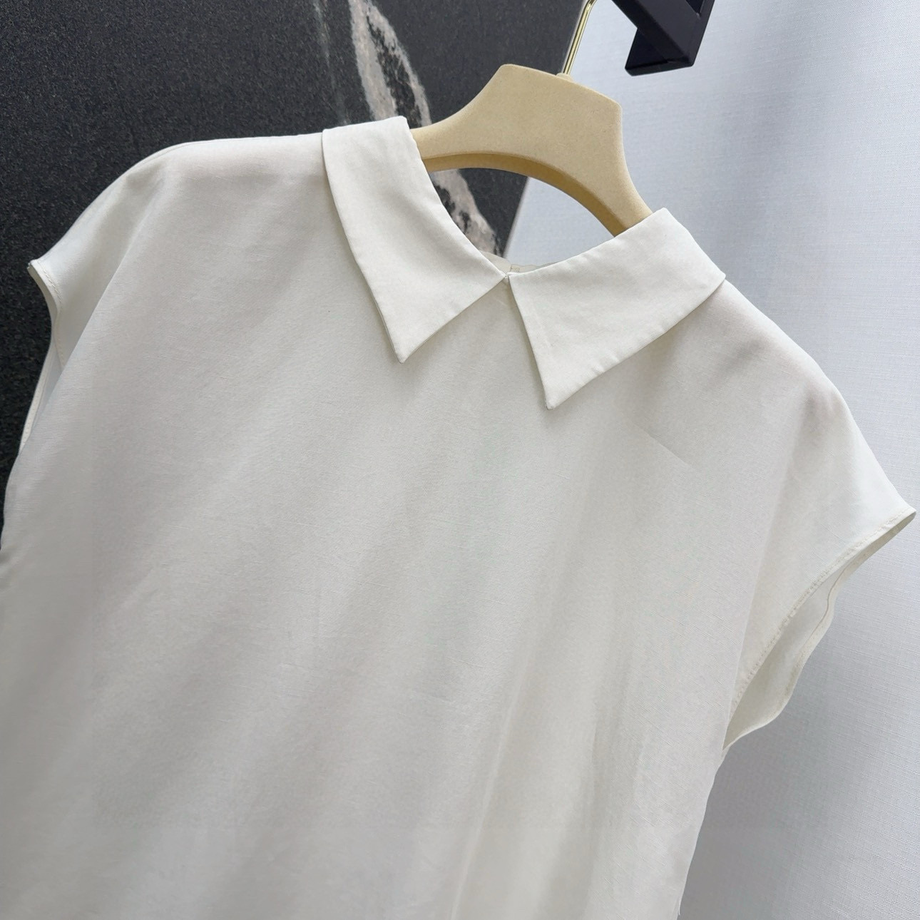 High-Intelligence Lady Dress: Elegant, Fascist Vibe with Cosmopolitan Design - 图片 3