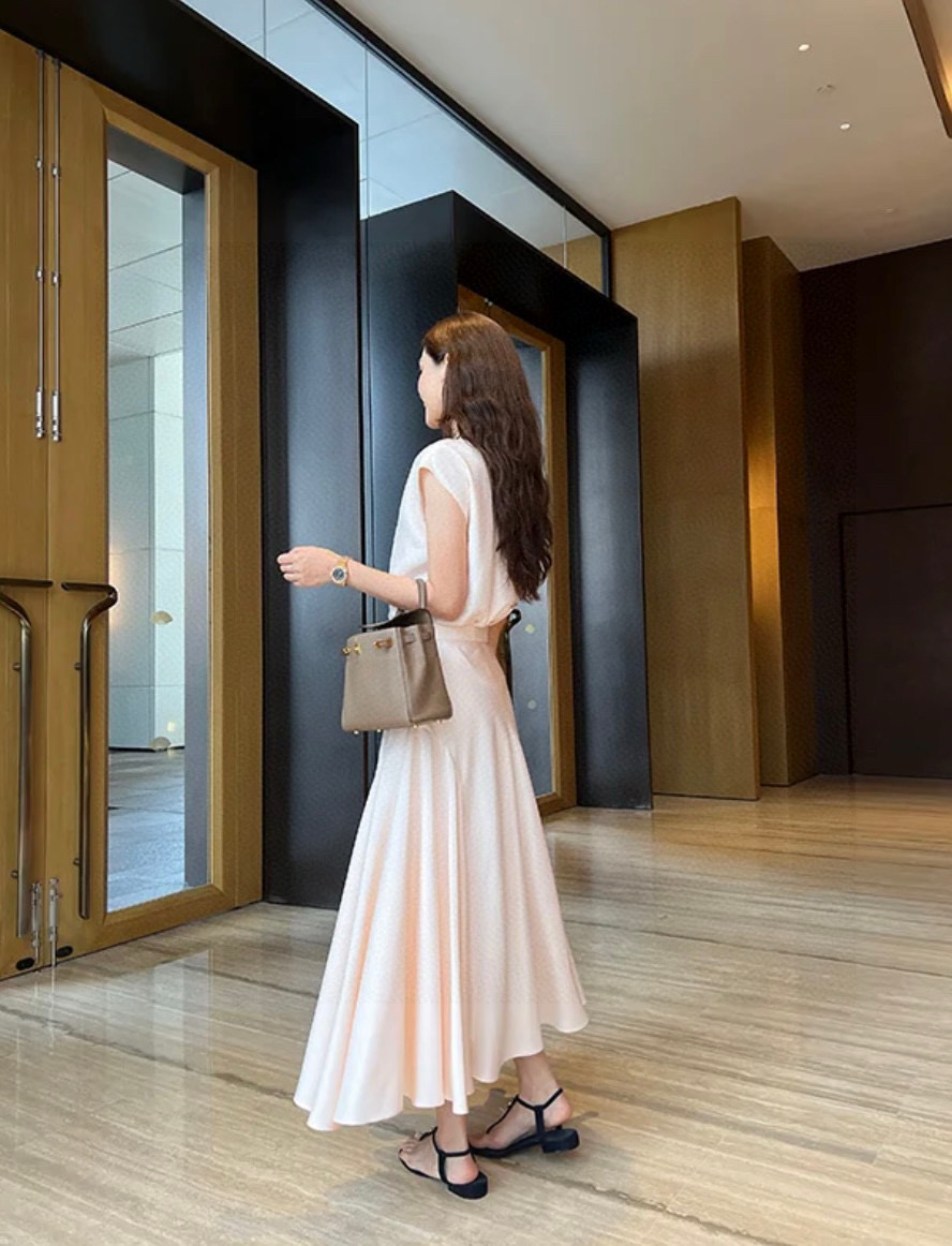 The high-moderation goddess wears a suit - 图片 9