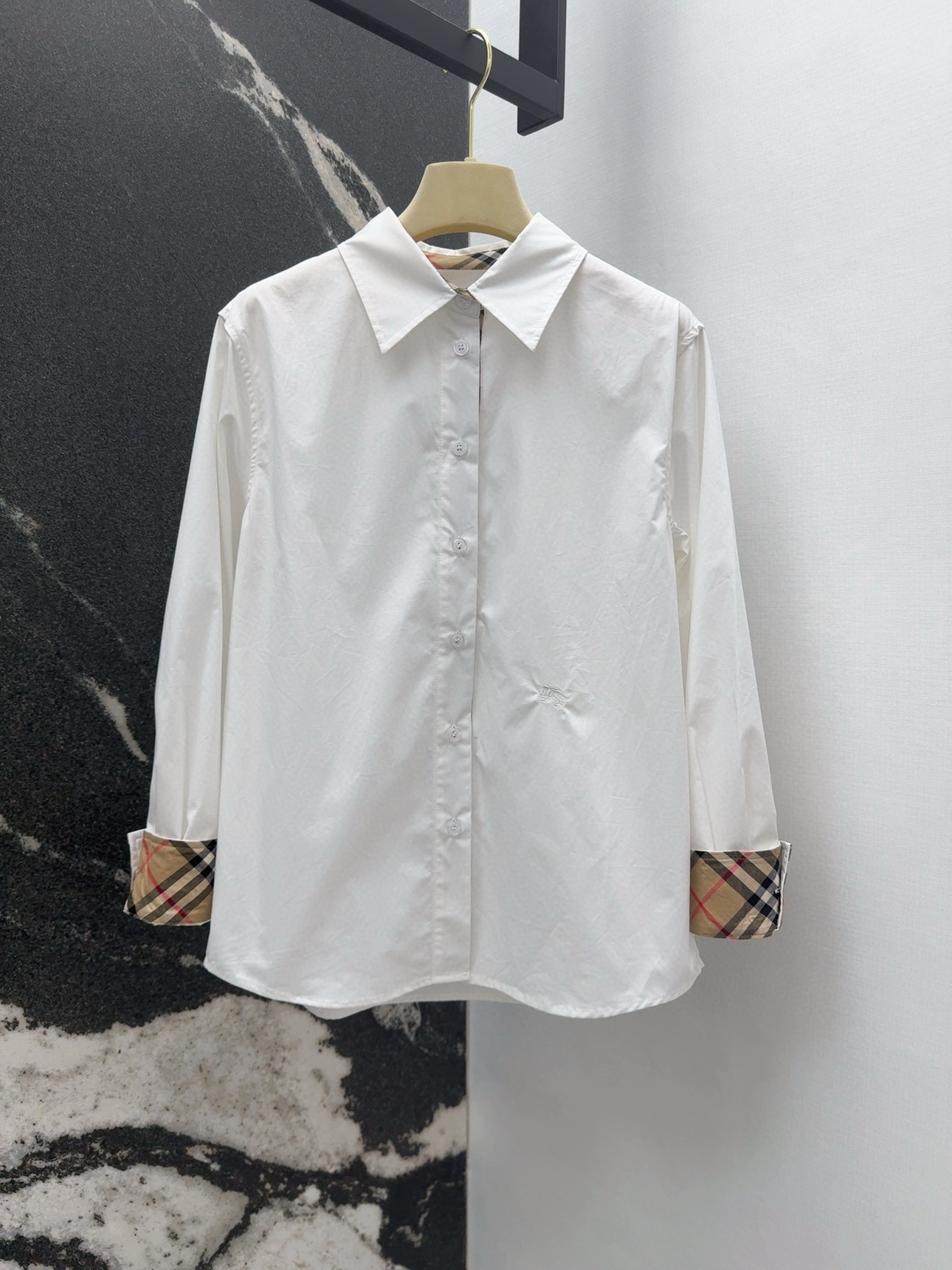 New Zeogue Spring-Summer Collection: Luxurious Silk Shirts in Classic Styles - 图片 1