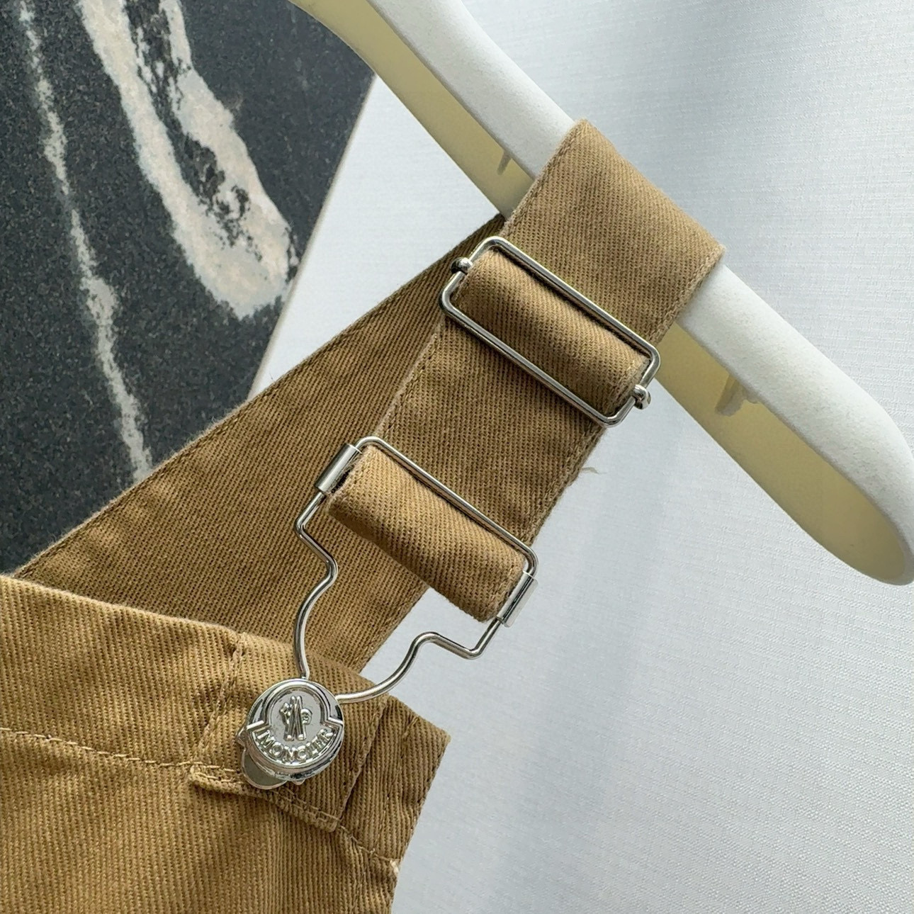 Stylish Heavy-Skinned Women’s Outfit: Spring-and-Summer Brand-New Fashion with Jeans and Hardware Details - 图片 5