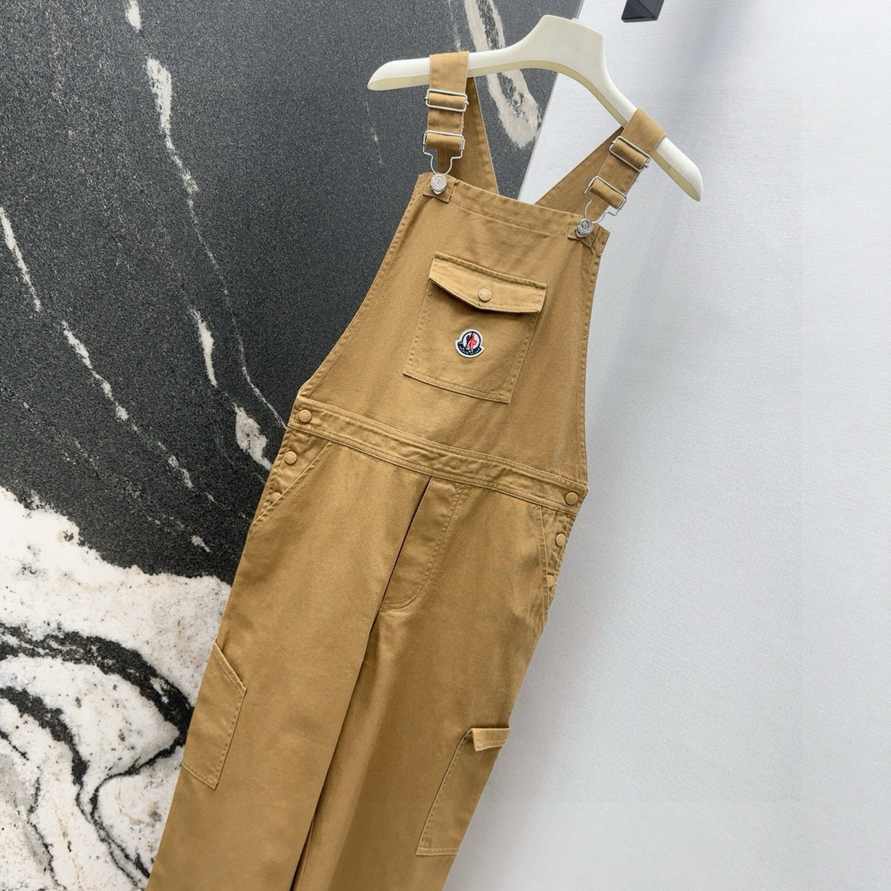 Stylish Heavy-Skinned Women’s Outfit: Spring-and-Summer Brand-New Fashion with Jeans and Hardware Details - 图片 2