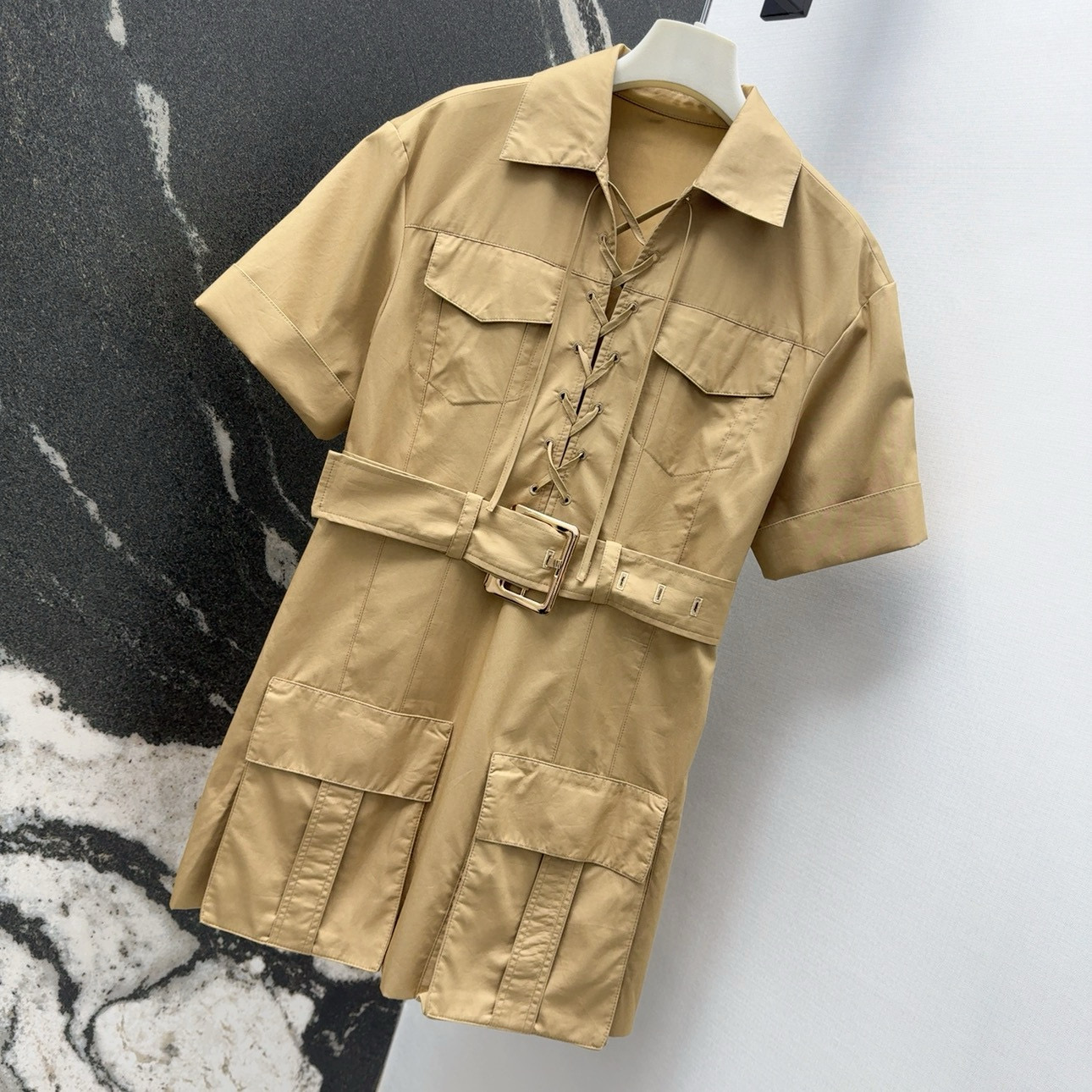 Spring-Summer Khaki-Coloured Dress with Double-Skinned Tack Design and Metallic Belts - 图片 2