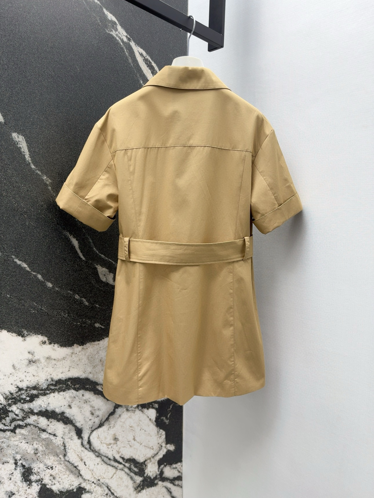 Spring-Summer Khaki-Coloured Dress with Double-Skinned Tack Design and Metallic Belts - 图片 9