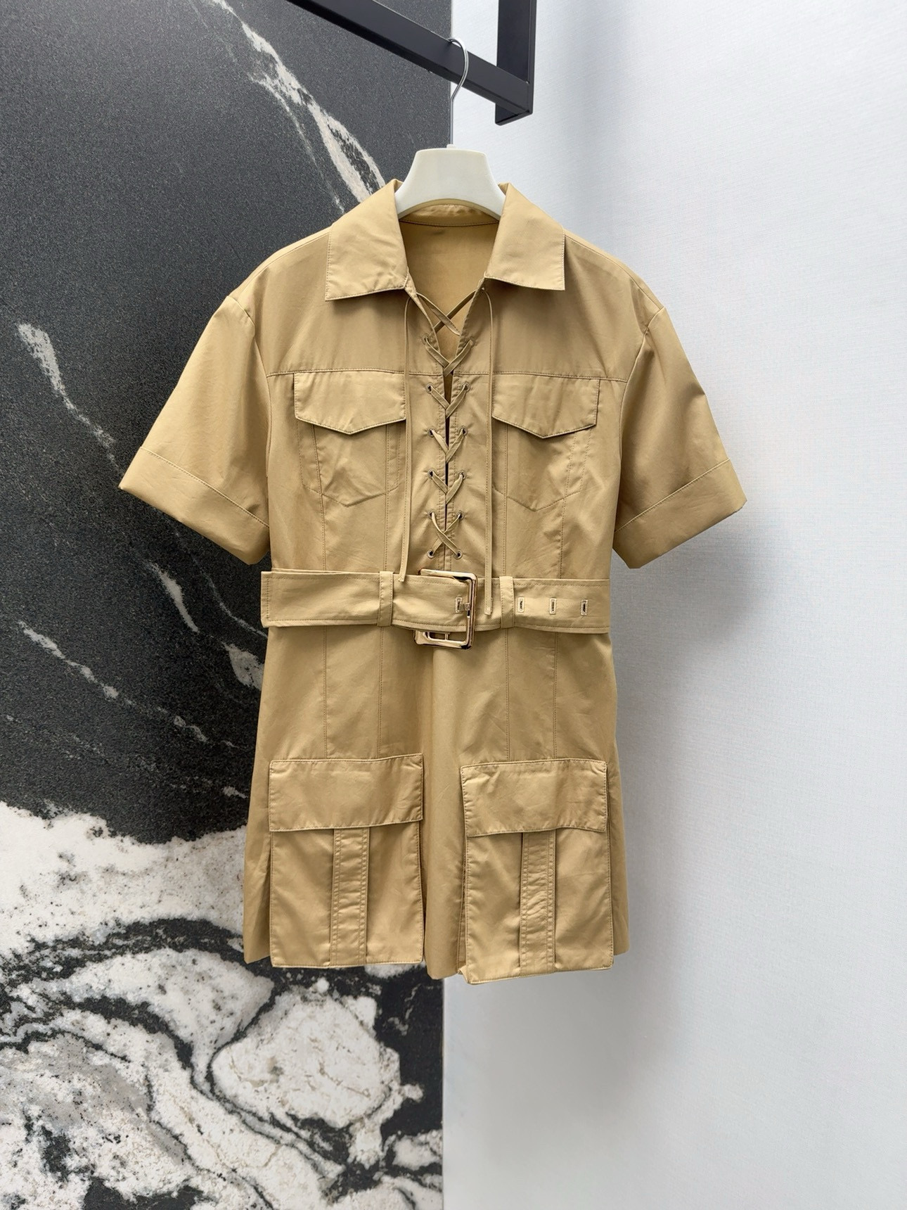 Spring-Summer Khaki-Coloured Dress with Double-Skinned Tack Design and Metallic Belts - 图片 1