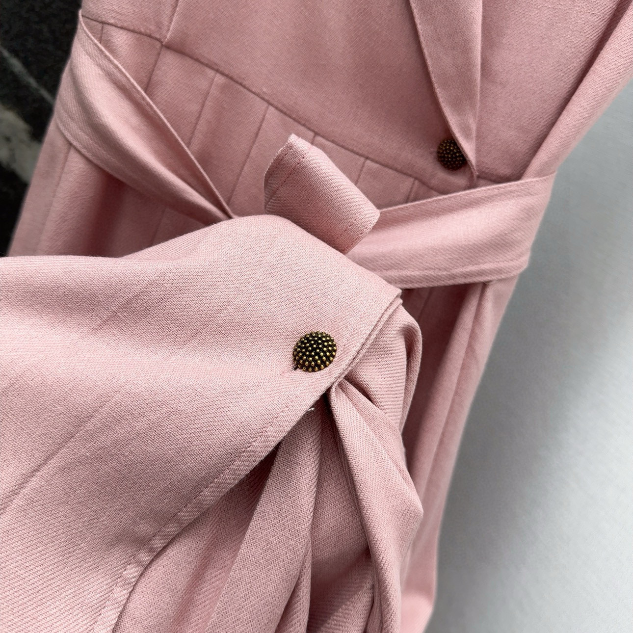 High-Image Spring-Summer Female Clothes: Silk-Linen T-shirt with Lotus Buttons - 图片 6