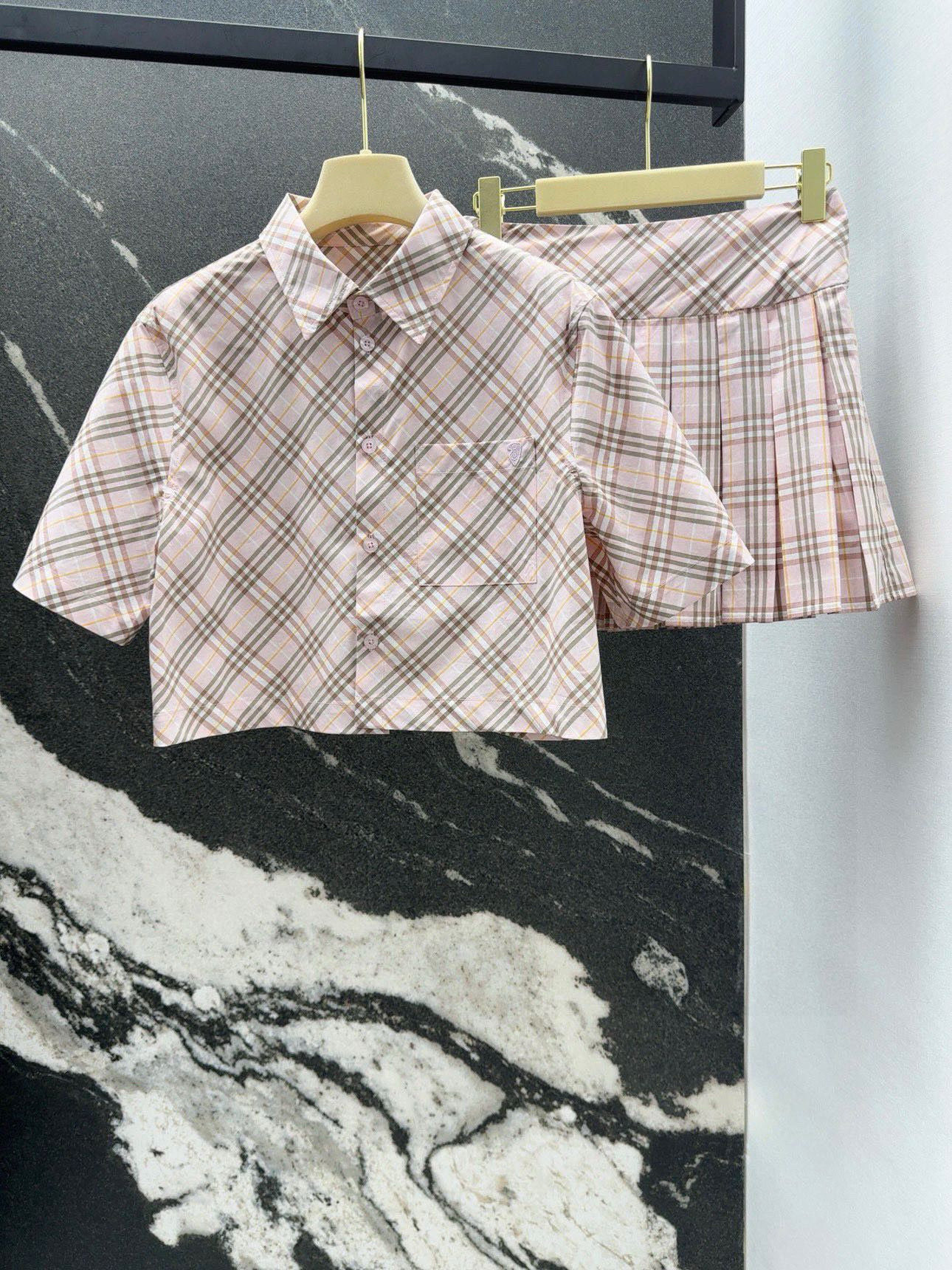 Fashion Alert: P744 Female Suit with Red Shirt, Skirt, and Vintage Print – Spring-Summer Collection