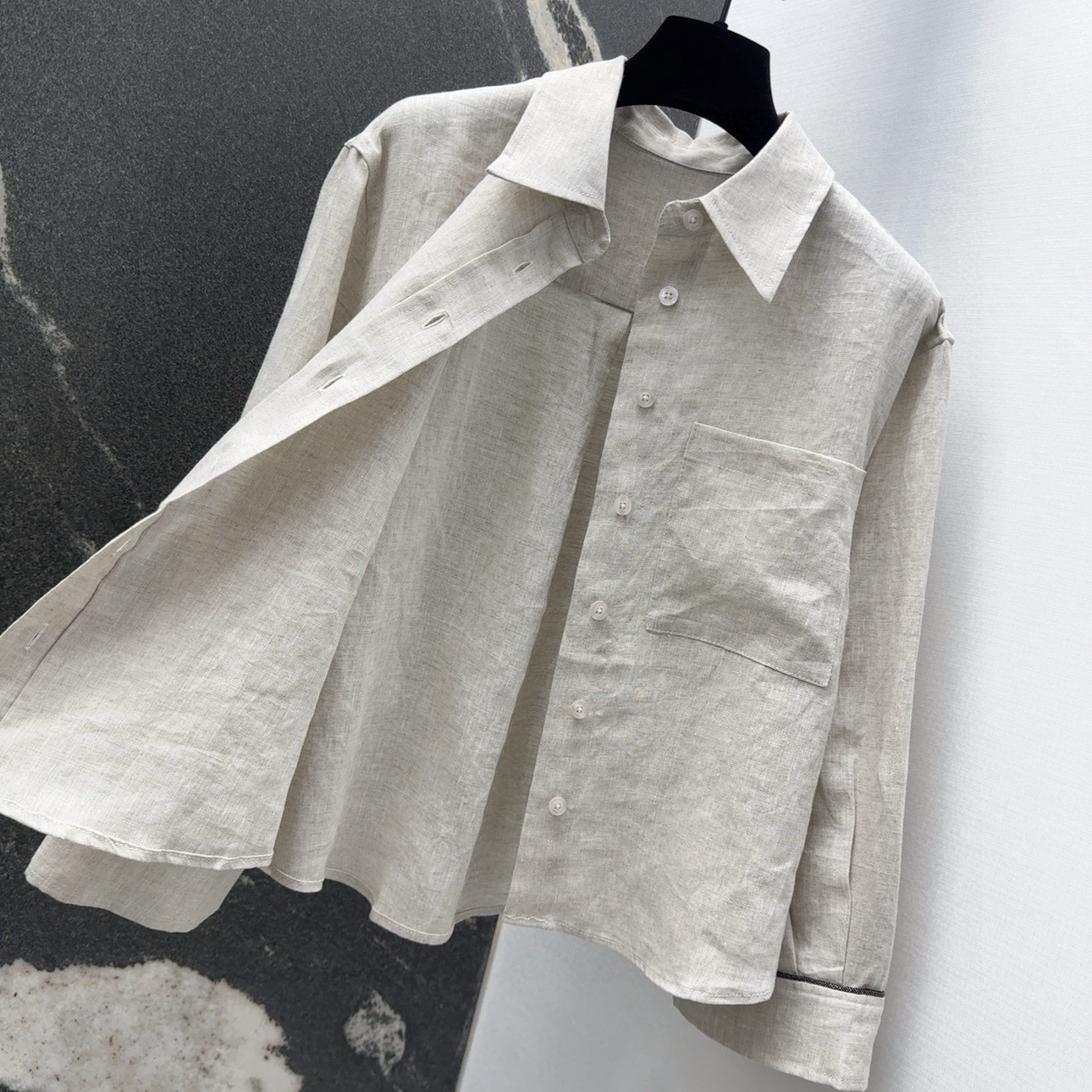 Luxurious One-Size-Fits-All Female Suit with Elegant Design and High-Quality Fabric - 图片 7