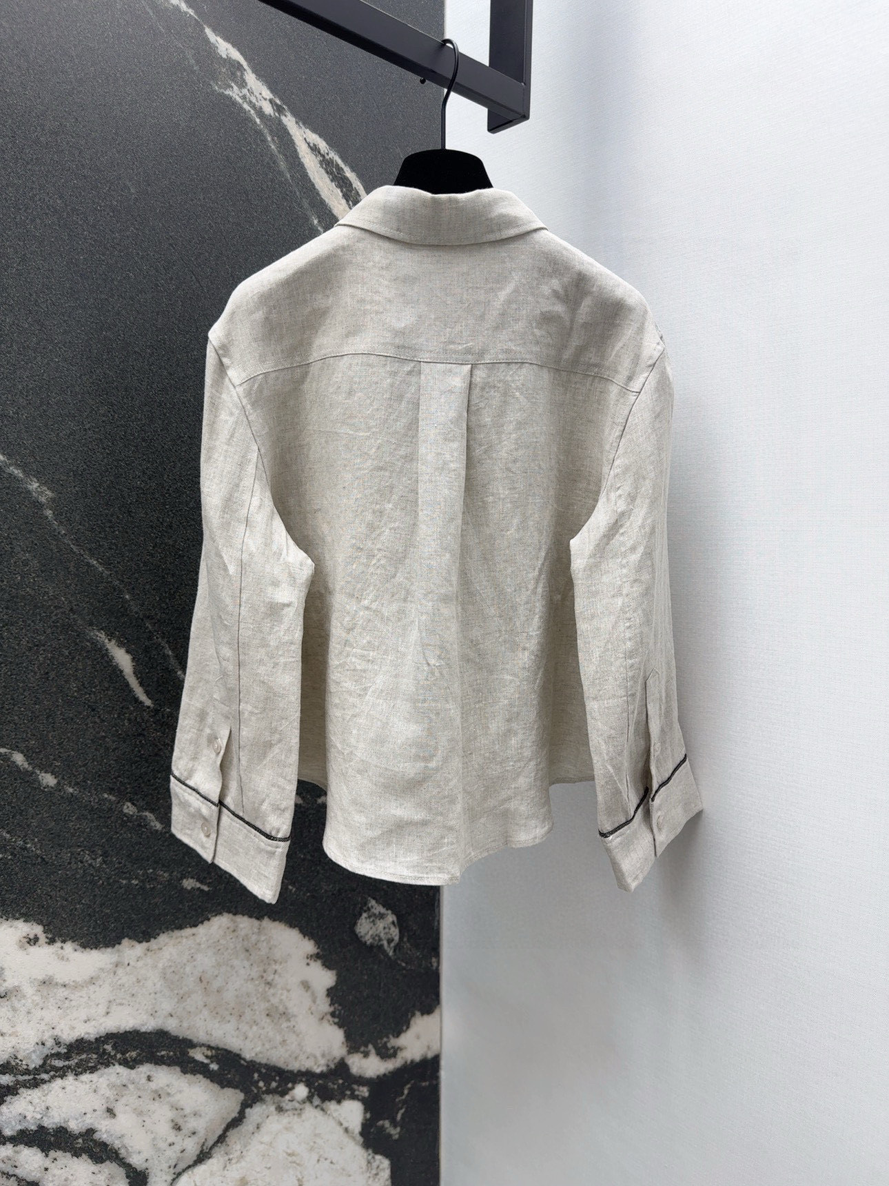 Luxurious One-Size-Fits-All Female Suit with Elegant Design and High-Quality Fabric - 图片 9