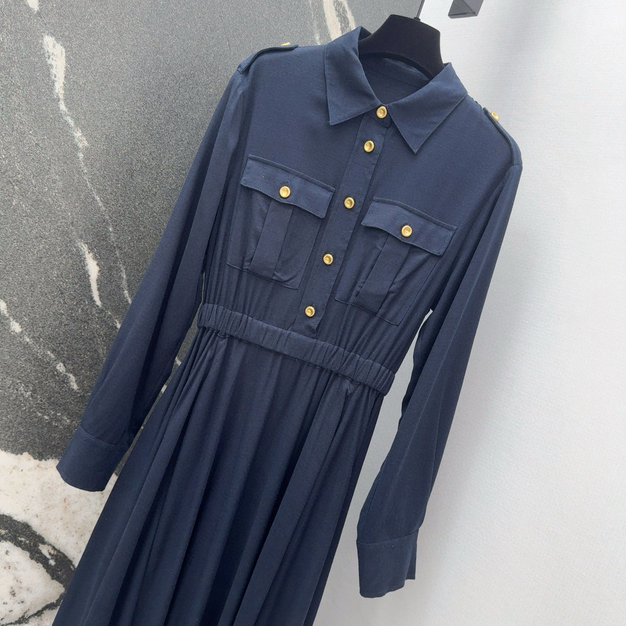 “Metal-Stamped Shirt-Dressed Suit: LP 60SS Collection Overview” - 图片 2