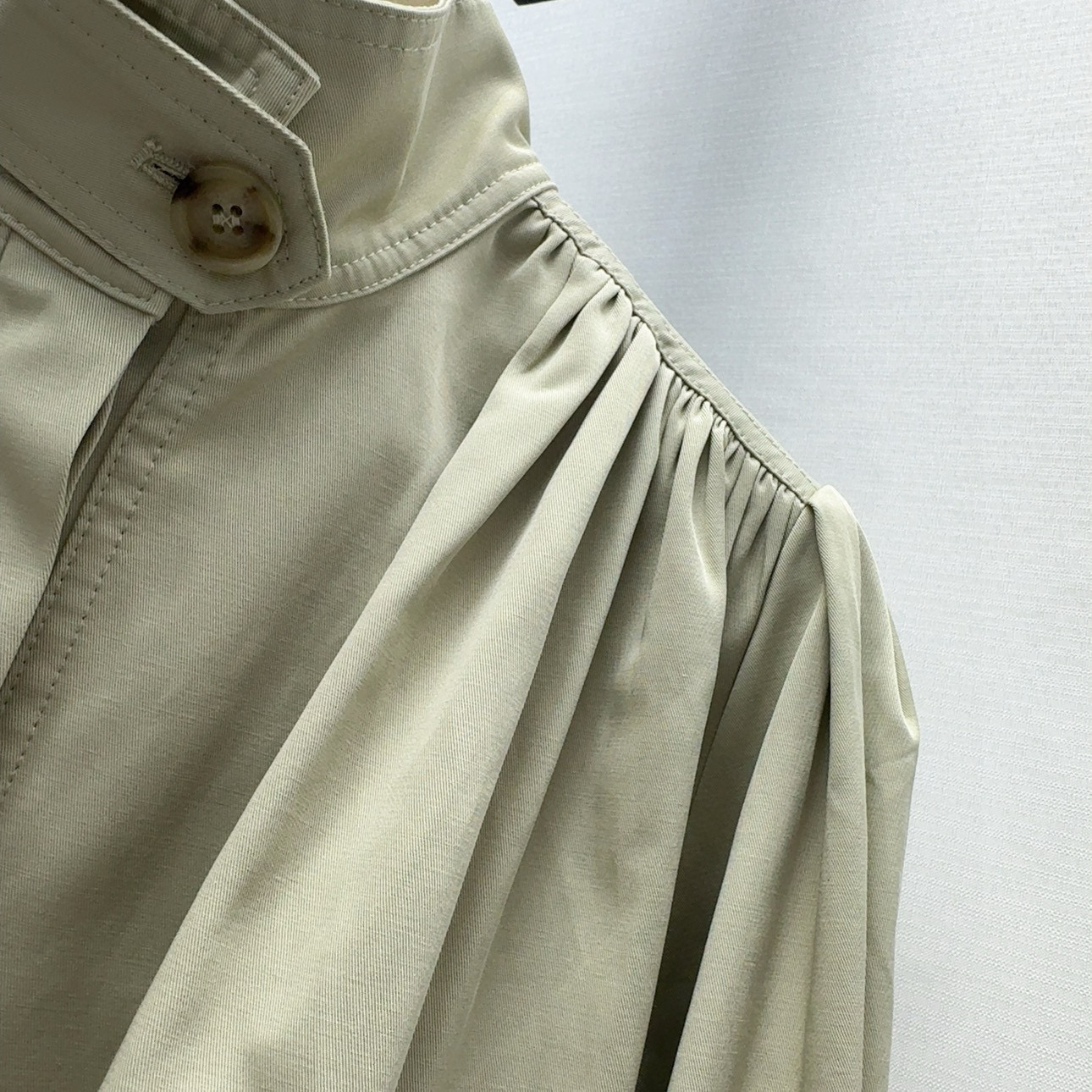 Stylish One-Size-Fits-All Dress with Chic Collar Cages and Wrinkled Jackets - 图片 4