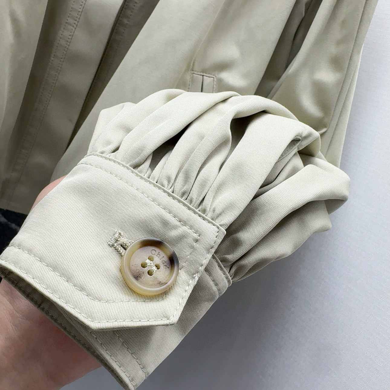 Stylish One-Size-Fits-All Dress with Chic Collar Cages and Wrinkled Jackets - 图片 6