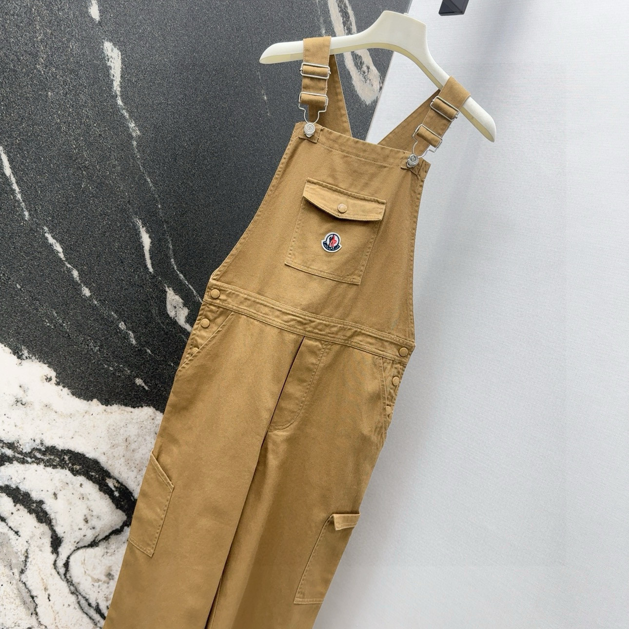 Stylish Heavy-Skinned Women’s Outfit: Spring-and-Summer Collection with Jeans and Hardware Details - 图片 2