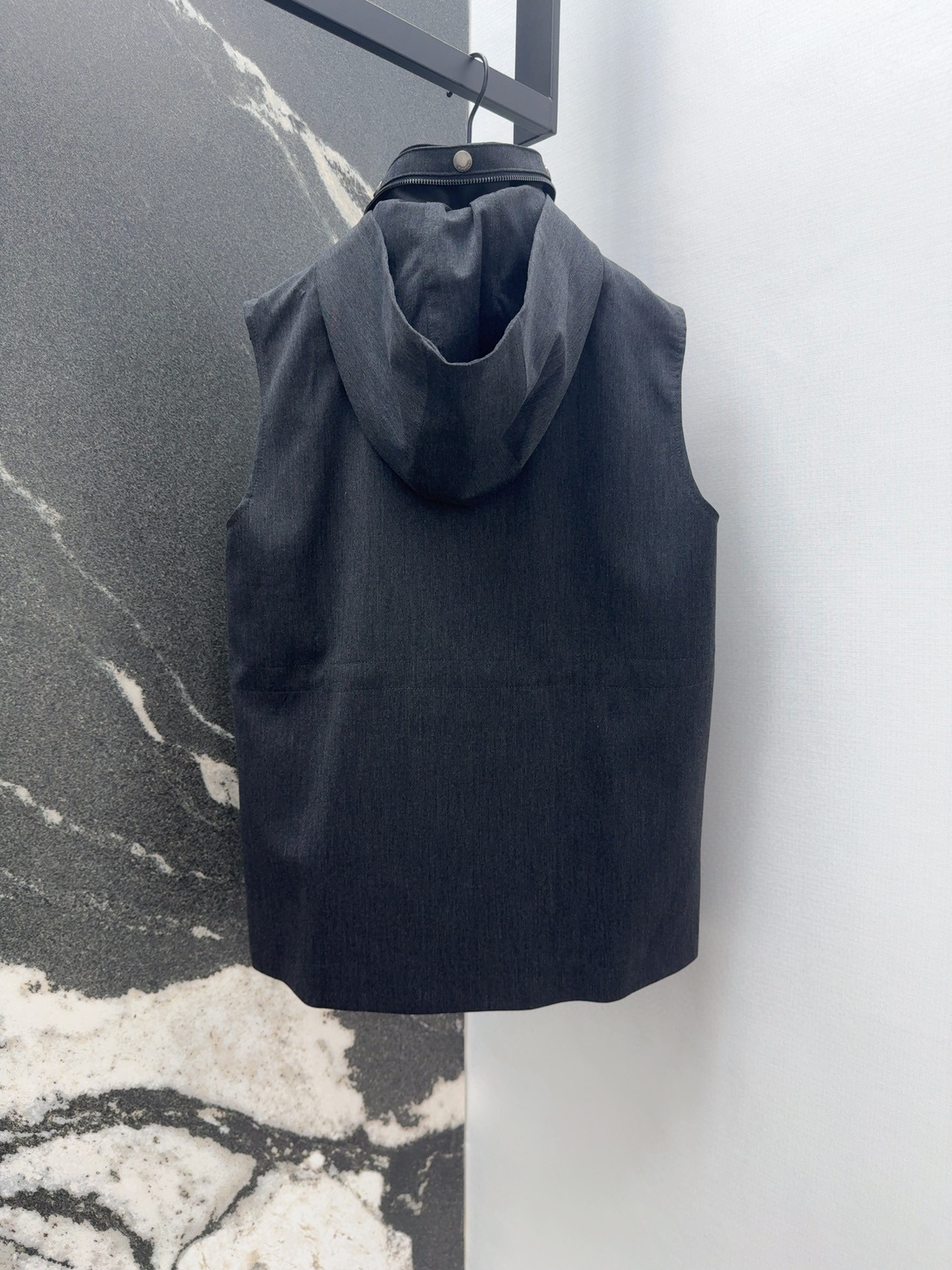 “Autumn New Classic Logo Embroidered Hood Coat with Work Bag Design” - 图片 8