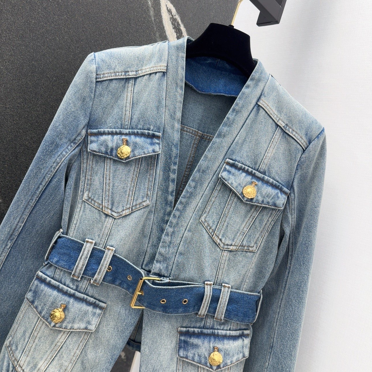 Stylish Retro Blue Cowboy Coat for Women: BAL 25SS Collection Overview - 图片 2