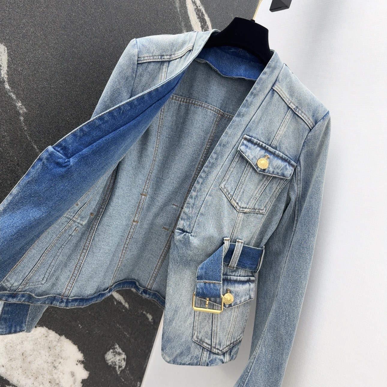 Stylish Retro Blue Cowboy Coat for Women: BAL 25SS Collection Overview - 图片 7