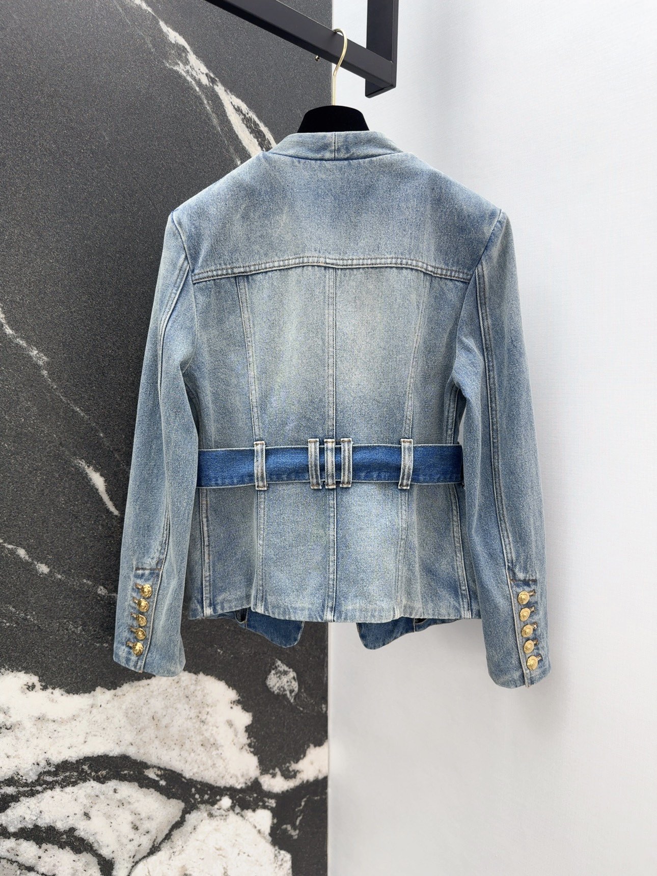 Stylish Retro Blue Cowboy Coat for Women: BAL 25SS Collection Overview - 图片 8