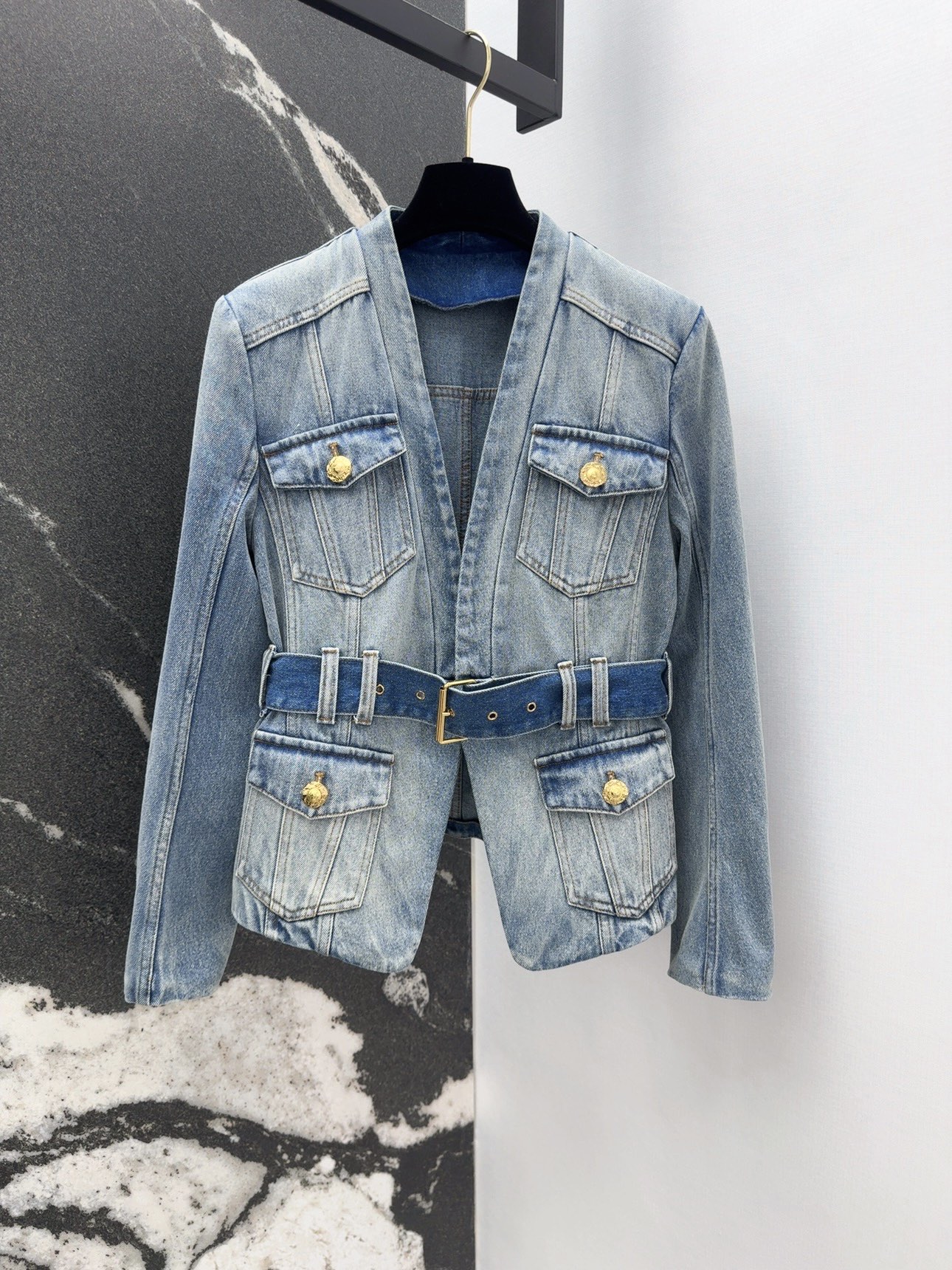 Stylish Retro Blue Cowboy Coat for Women: BAL 25SS Collection Overview - 图片 1