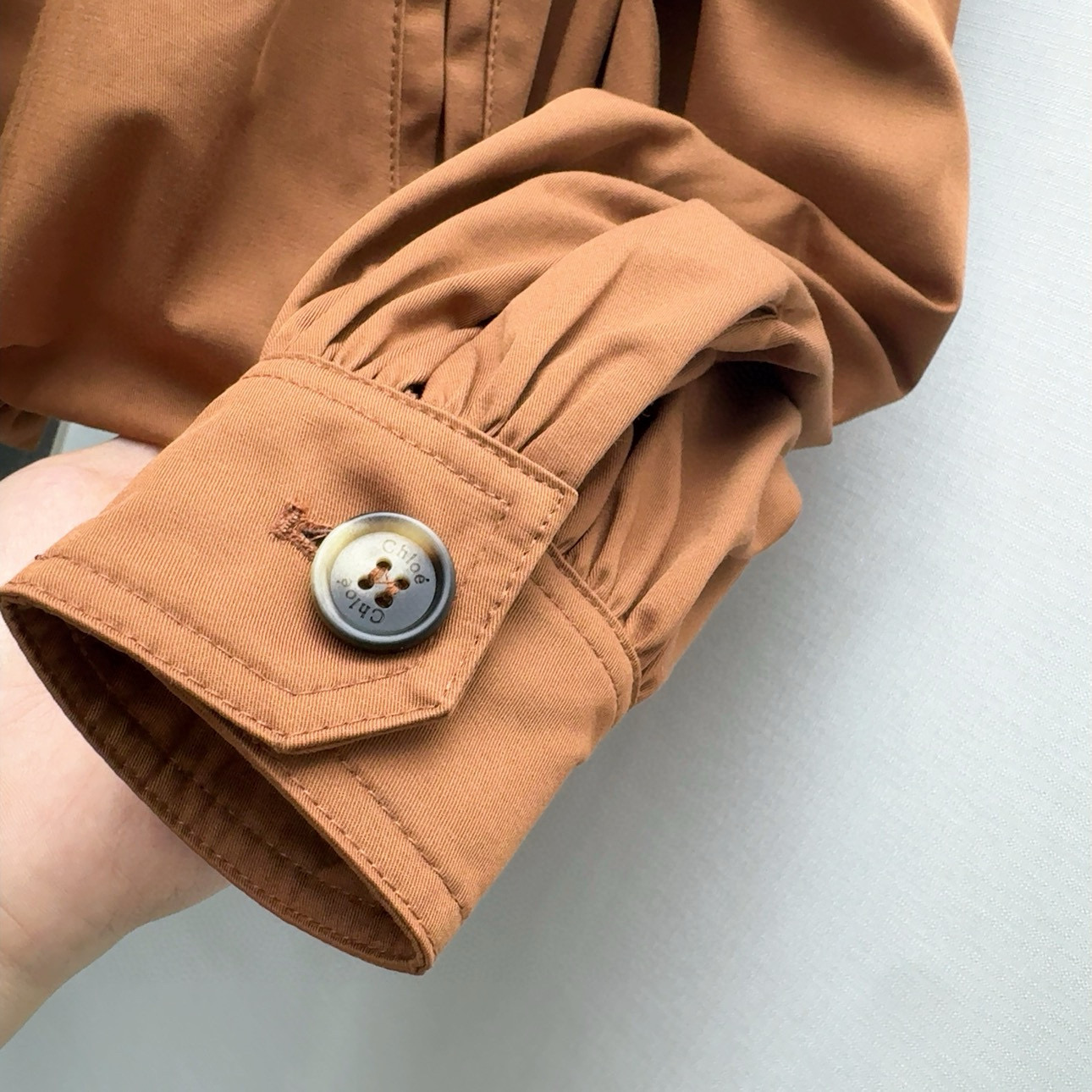 Stylish One-Size-Fits-All Dress with Chic Collar Cages and Jackets: Modén’s Elegant Spring-Summer Collection - 图片 6