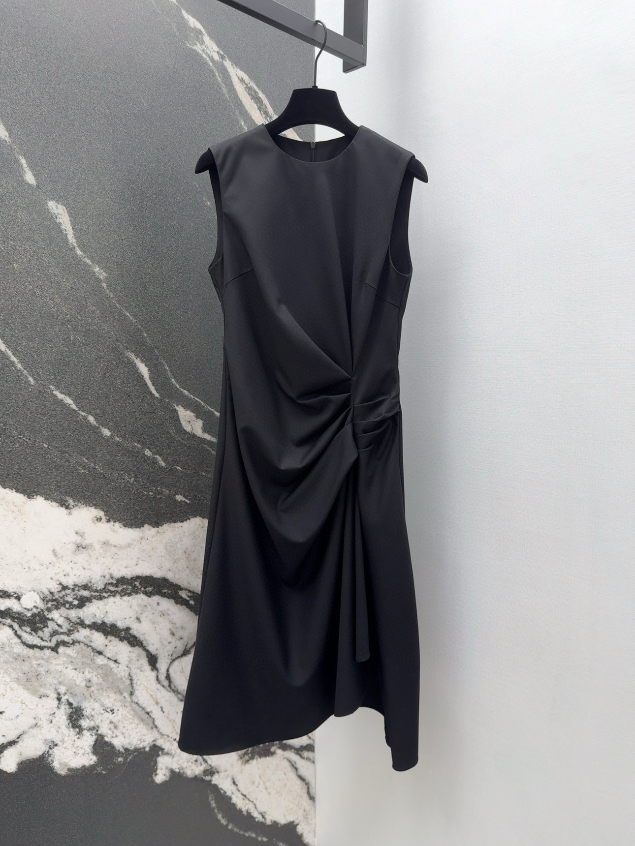 “MCQ 25SS Irregular Wrinkled Dress: Elegant Custom-Fit Spring-Summer Collection”