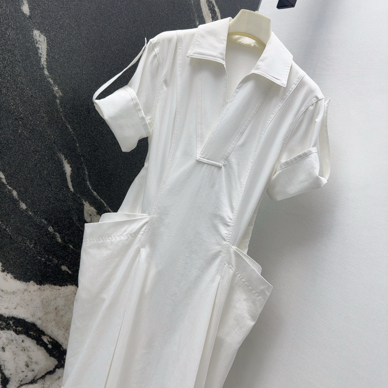 Stylish BV 25SS Spring-Summer Female Suit with V-Collar Dress and Unique Design - 图片 2