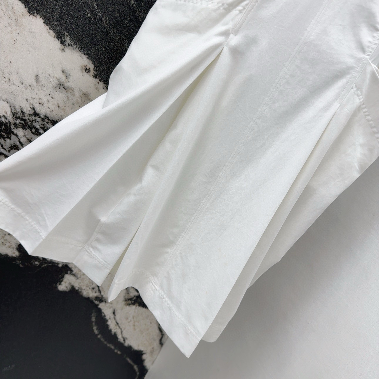 Stylish BV 25SS Spring-Summer Female Suit with V-Collar Dress and Unique Design - 图片 7