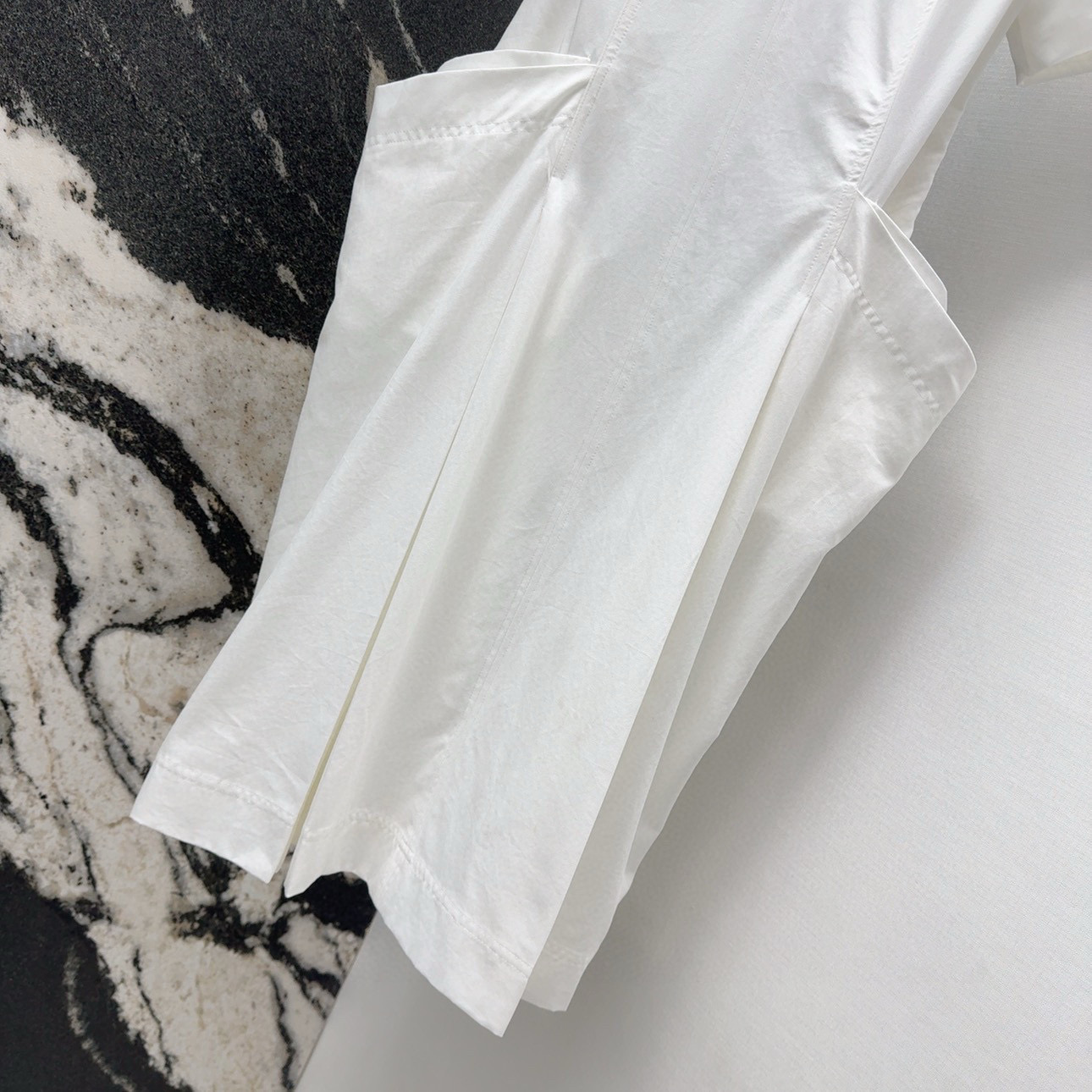 Stylish BV 25SS Spring-Summer Female Suit with V-Collar Dress and Unique Design - 图片 6