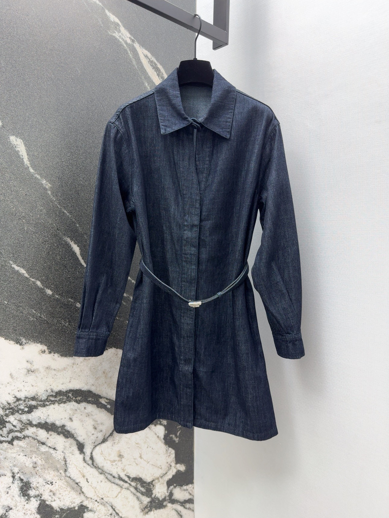 Stylish FF 25SS Female Clothes with Gold Body Ratio and Custom Cowboy Fabric - 图片 1