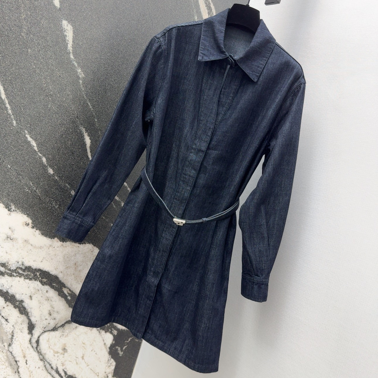 Stylish FF 25SS Female Clothes with Gold Body Ratio and Custom Cowboy Fabric - 图片 2