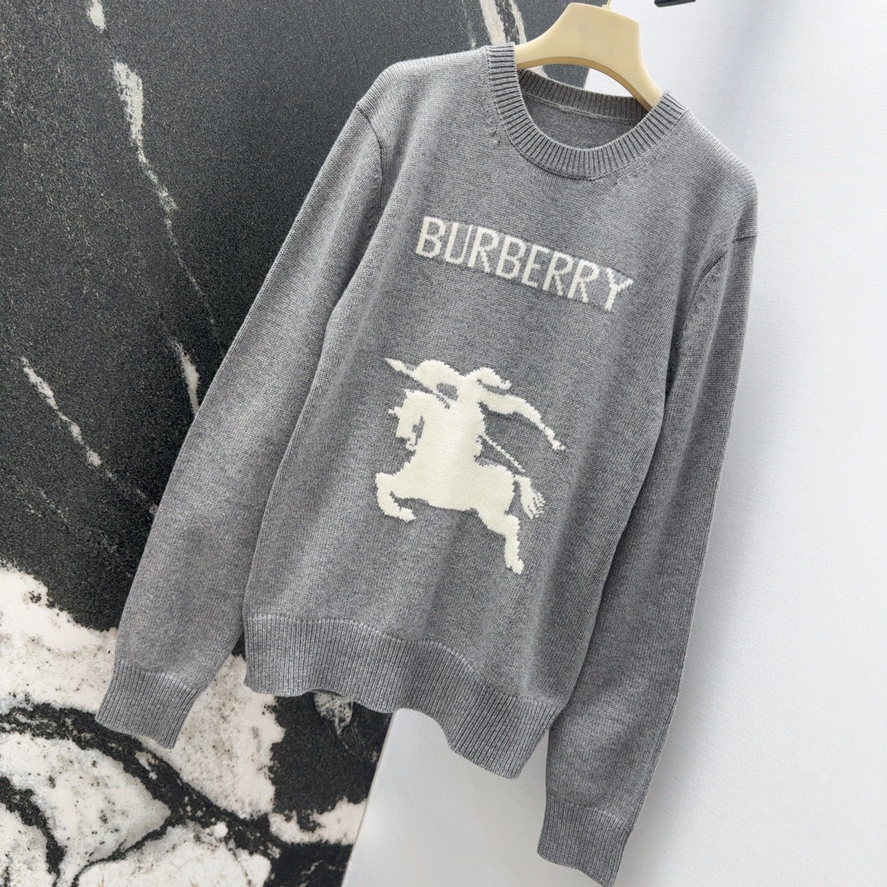 “Classic Feminine Outfits for Fall: P552 Collection with Bur 25SS Packaging” - 图片 2