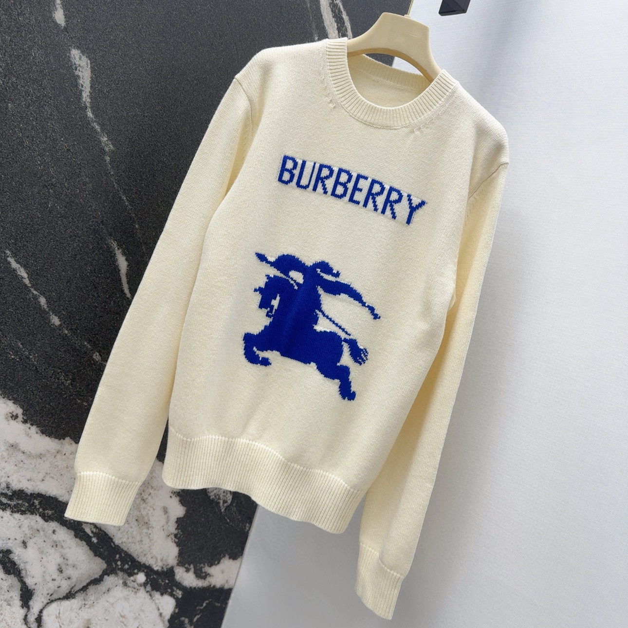“Classic and Durable Feminine Outfits for Fall: P552 Bur 25SS Collection” - 图片 2