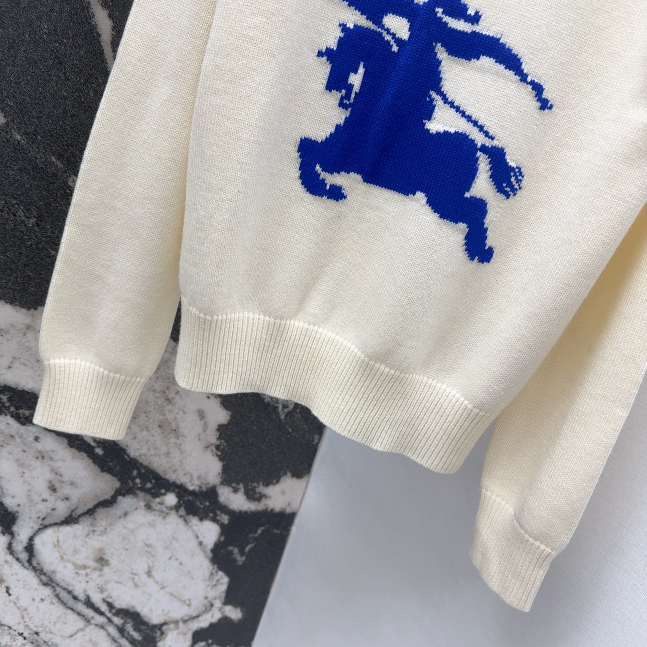 “Classic and Durable Feminine Outfits for Fall: P552 Bur 25SS Collection” - 图片 6