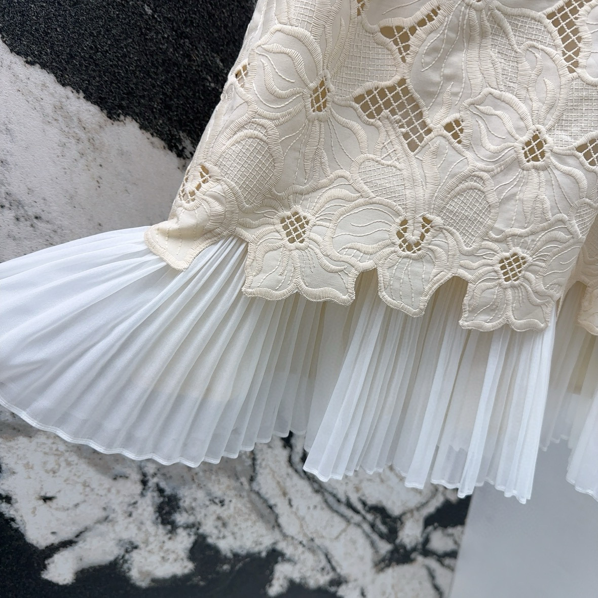 Original VLTN 25SS Female Suit: Sweet-Freak Almond Flower Design, Versatile and Stylish. - 图片 6